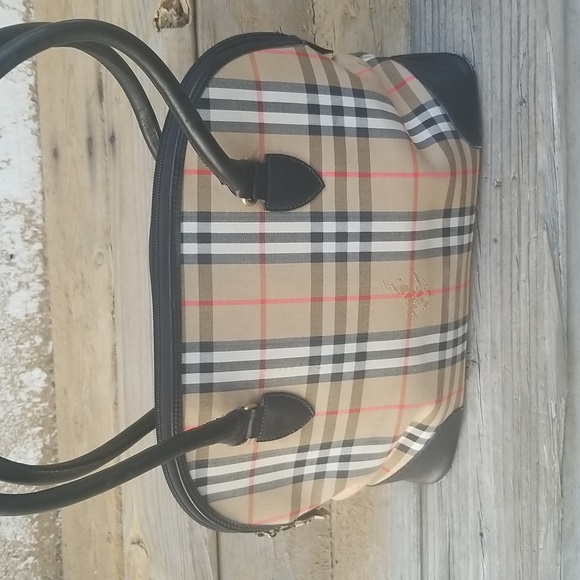 Authentic Burberry Handbag (TOTE)9 - Picture 6 of 13